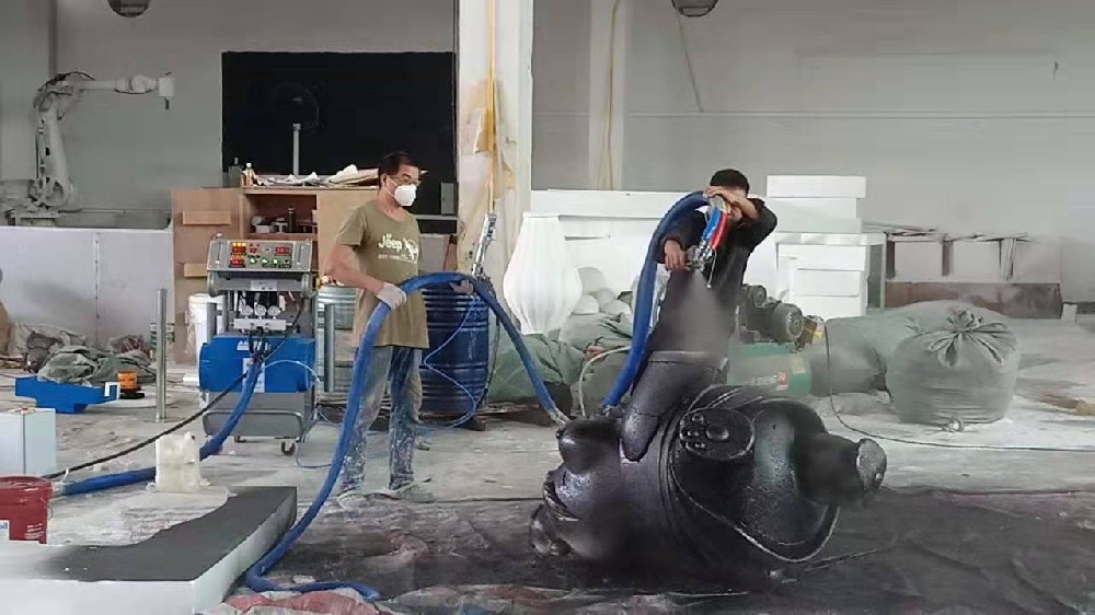 泡沫雕塑上面噴聚脲結實么？